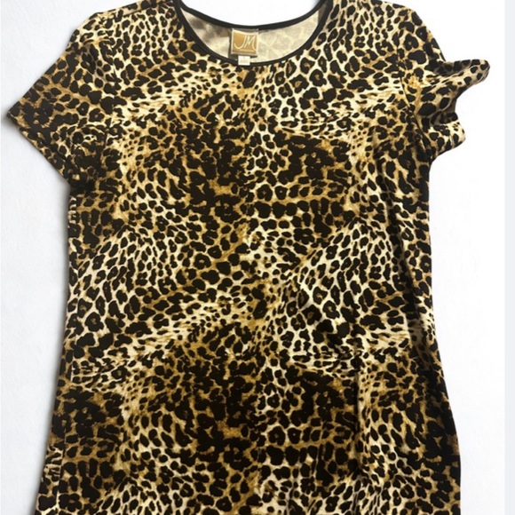 Leopard Print Women's Top Size Small. Can Be Paired With Anything. - Picture 5 of 5